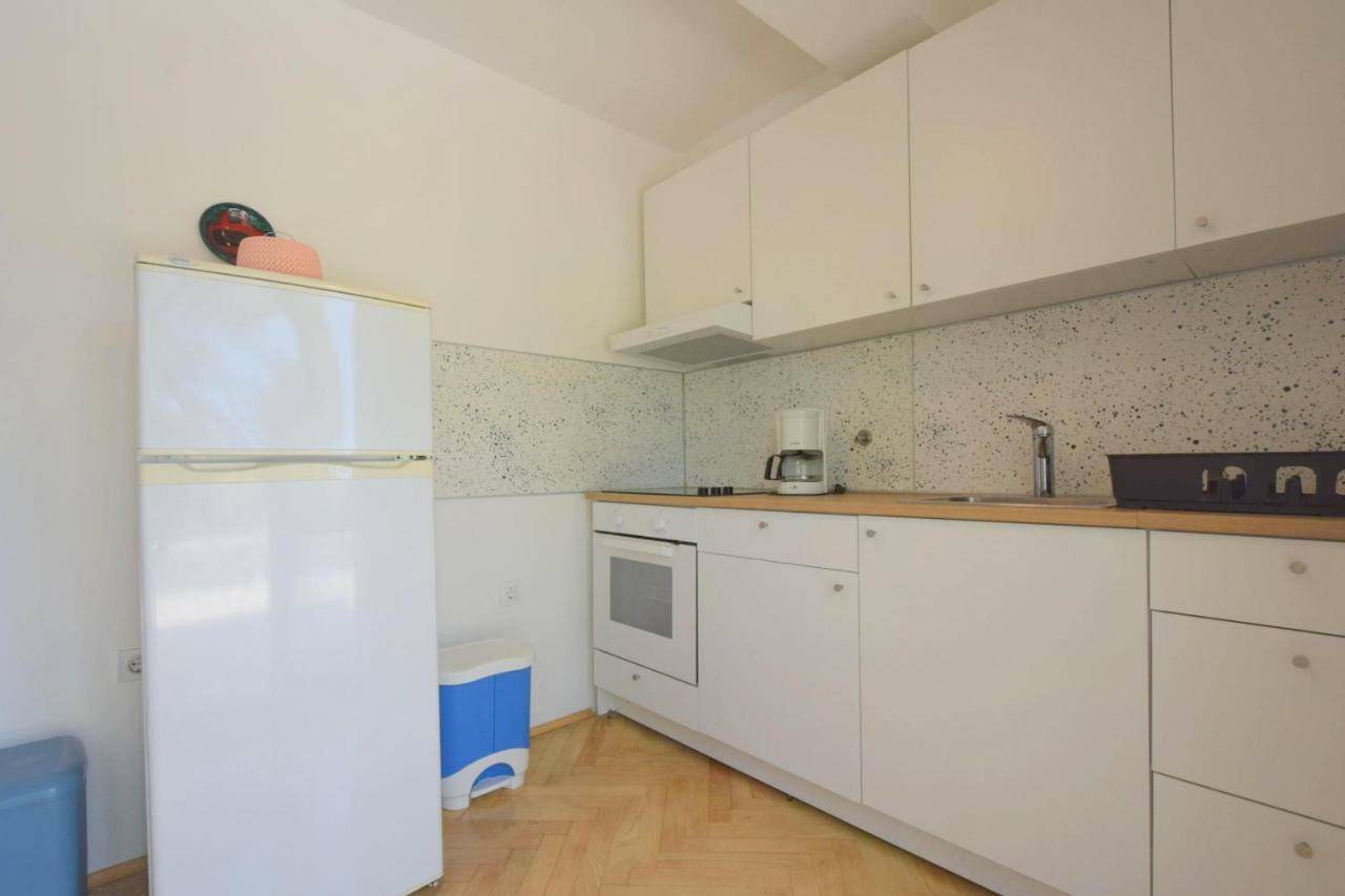Apartments Jadanec Malinska Exterior foto